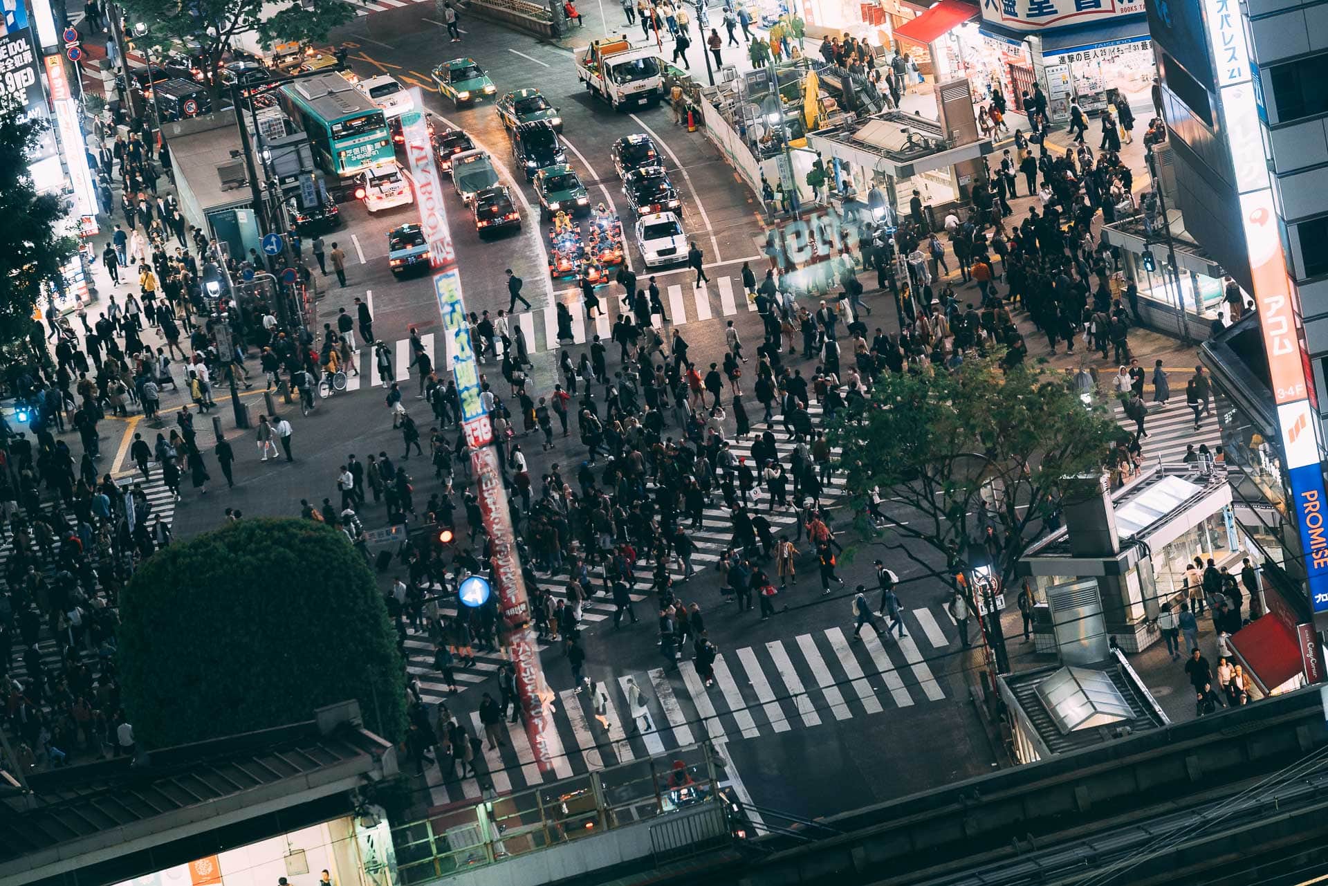 carrefour shibuya crossing tokyo