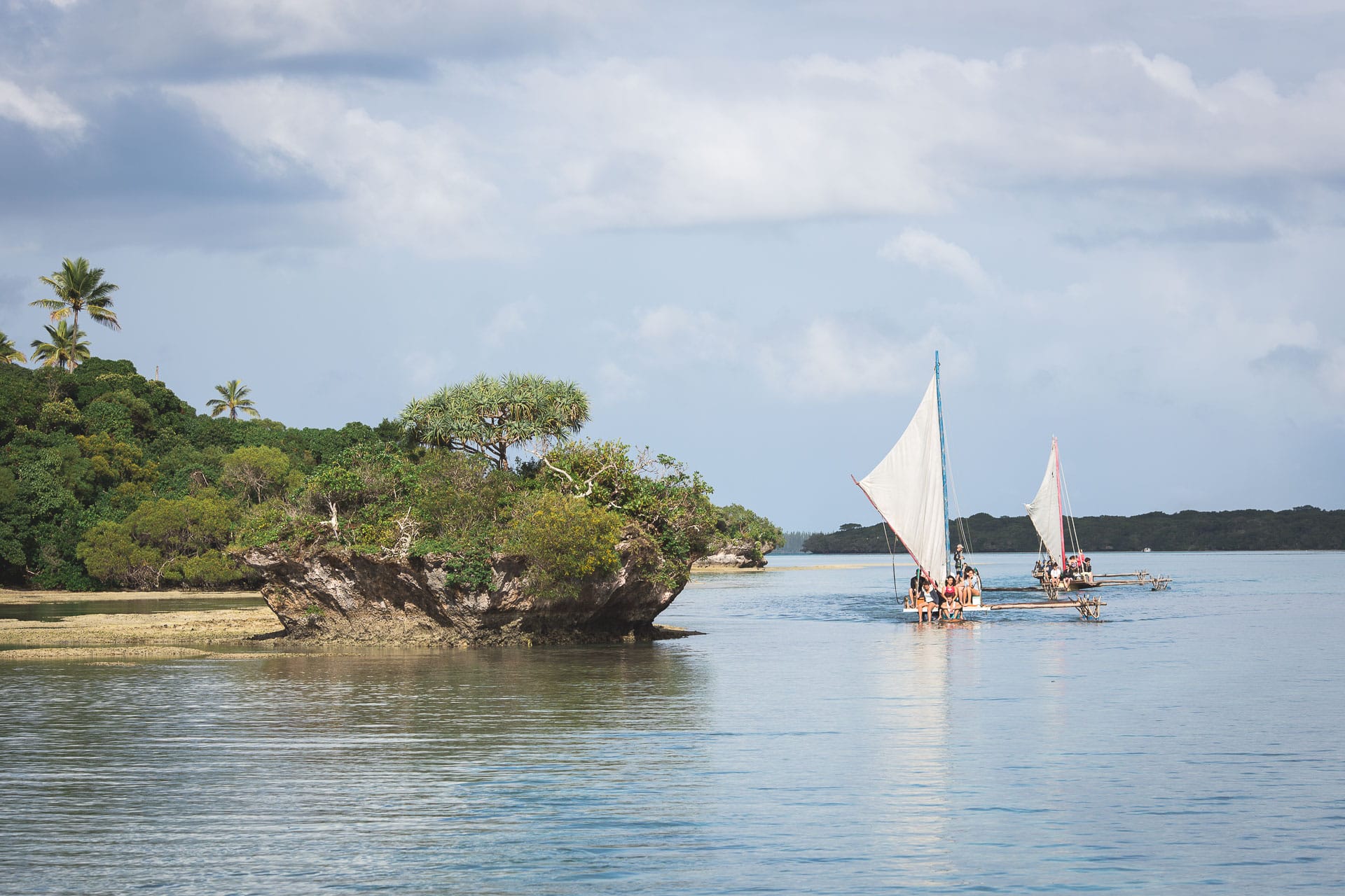 balade pirogue traditionnelle ile des pins baie upi