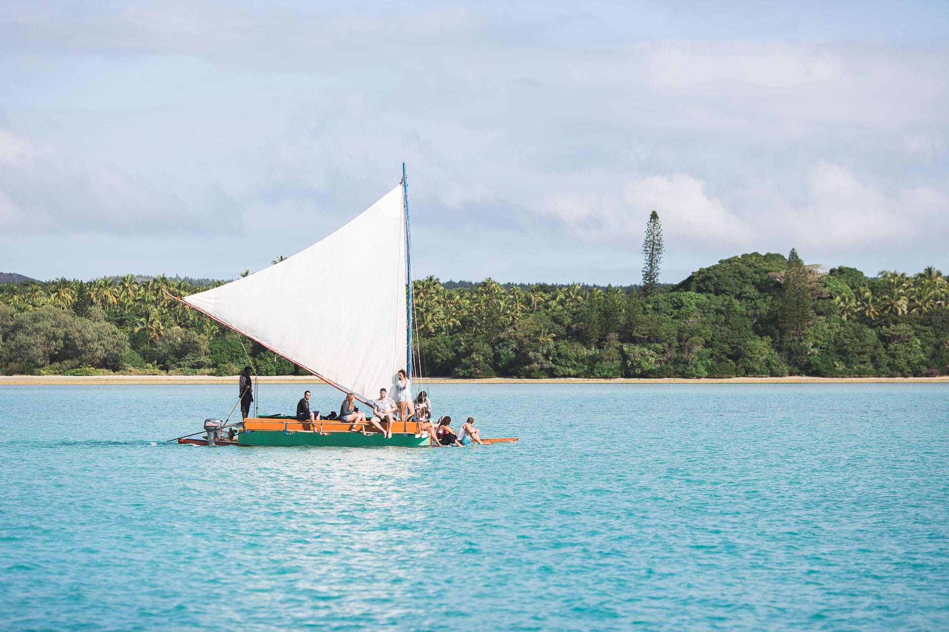 balade pirogue traditionnelle ile des pins baie upi