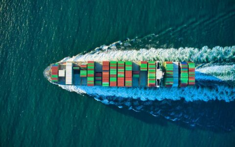 container maritime bateau